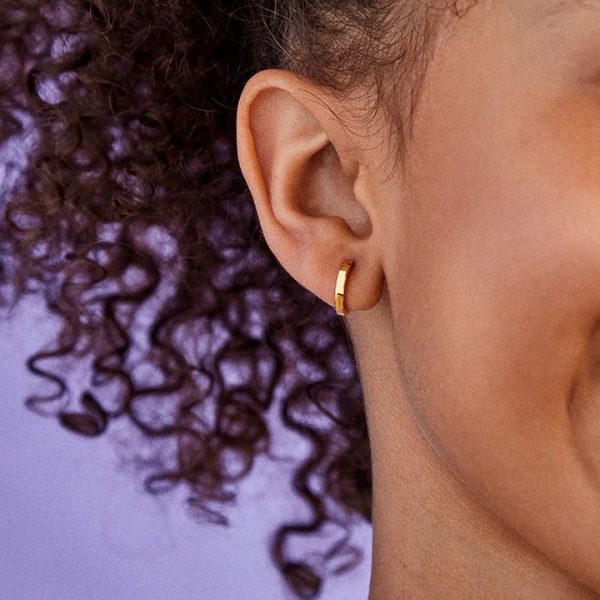 bauble-bar-trend-accessories-tori-18k-gold-kids-huggie-hoop-earrings-32435331858519_720x-1 bauble-bar-trend-accessories-tori-18k-gold-kids-huggie-hoop-earrings-32435331858519_720x-1