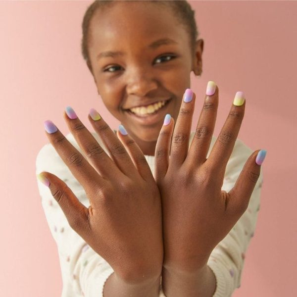 fao-schwarz-fashion-activity-and-roleplay-pampered-manicure-and-pedicure-spa-beauty-set-31300760993879_720x-3 fao-schwarz-fashion-activity-and-roleplay-pampered-manicure-and-pedicure-spa-beauty-set-31300760993879_720x-3