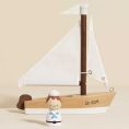 le-toy-van-preschool-wooden-sailing-boat-captain-32563050348631_720x-3