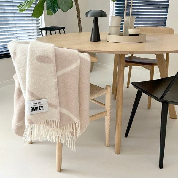 maison-deux-room-decor-smiley-blanket-white-grey-31899820261463_720x-1 maison-deux-room-decor-smiley-blanket-white-grey-31899820261463_720x-1