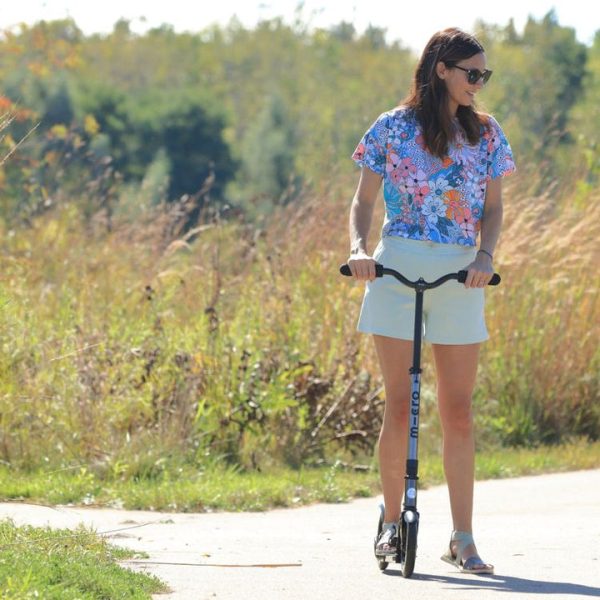 micro-kickboard-outdoor-micro-classic-scooter-black-neochrome-32481359429719_720x micro-kickboard-outdoor-micro-classic-scooter-black-neochrome-32481359429719_720x