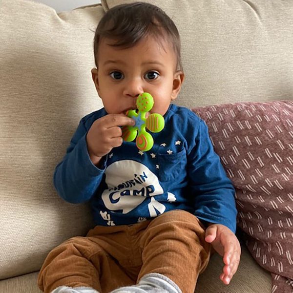 clutching_20toy_20star.jpg clutching_20toy_20star.jpg